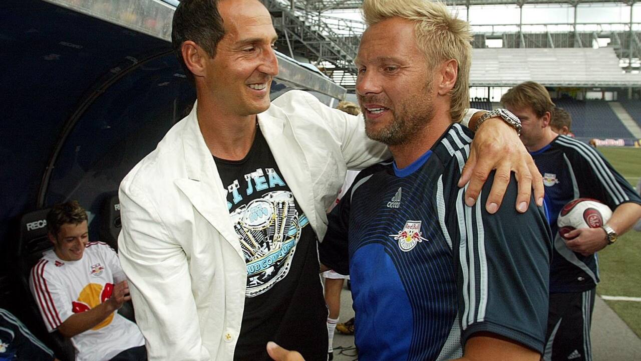 „Lieber Thorsten: Noch trag’ ich billiges Weiß, aber meine wahre Liga sind Versace, Armani & Knize.“  