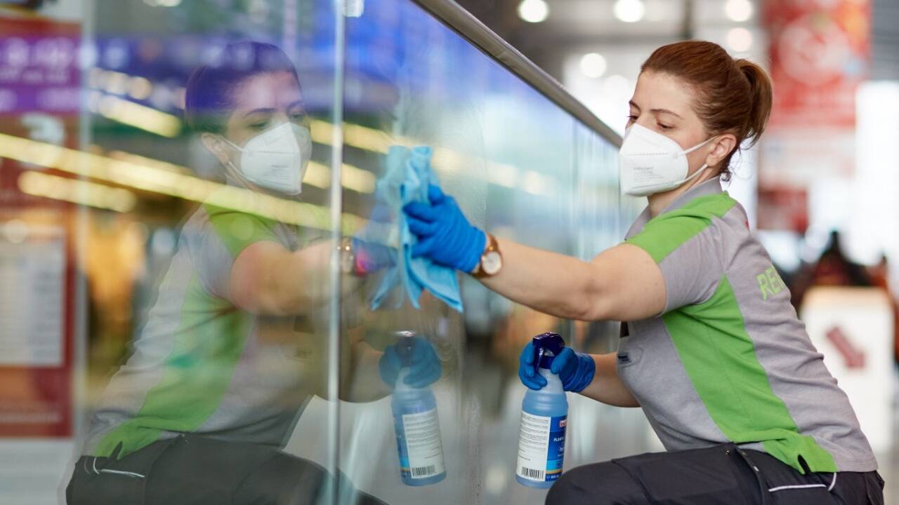 Beim Frühjahrsputz im Einsatz . . . Beim Frühjahrsputz im Einsatz . . .