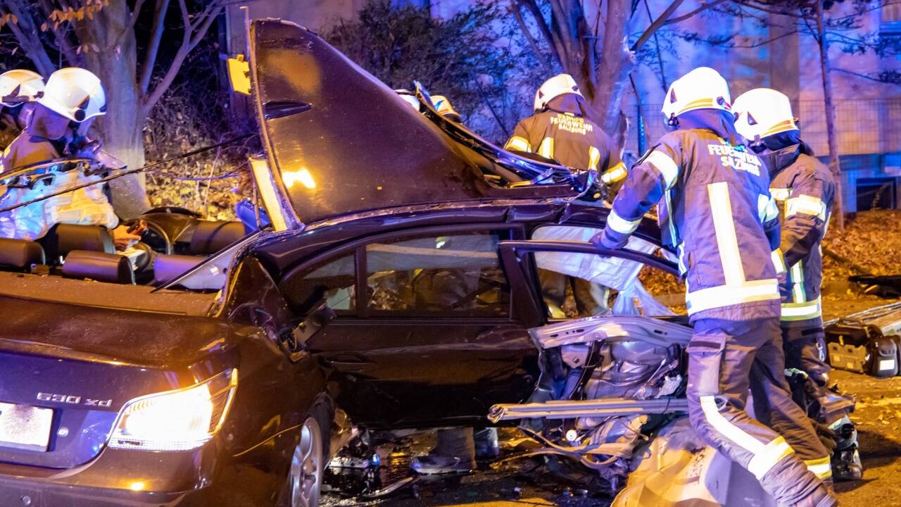 Ende einer Raserei: Vom schweren 5er-BMW blieb nur ein Trümmerhaufen. 