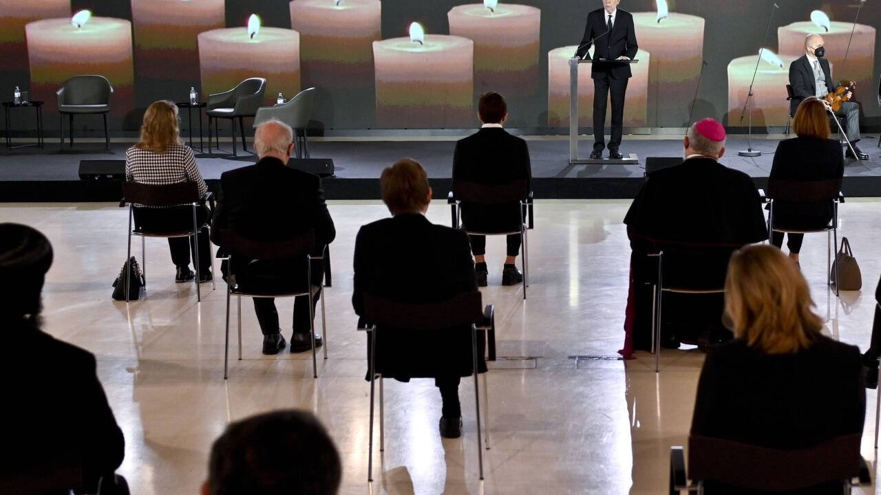 Bundespräsident Alexander Van der Bellen hielt eine Rede im Gedenken an die Covid-Opfer.  Bundespräsident Alexander Van der Bellen hielt eine Rede im Gedenken an die Covid-Opfer.