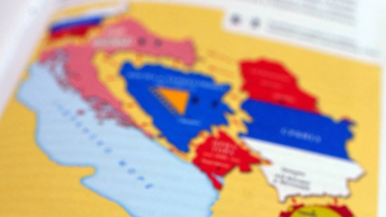 Eine Landkarte Ex-Jugoslawiens in einem serbischen Schulbuch Eine Landkarte Ex-Jugoslawiens in einem serbischen Schulbuch
