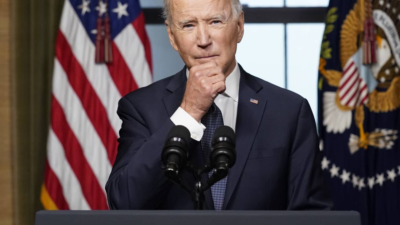 Der amerikanische Präsident geht bedacht vor.   Der amerikanische Präsident geht bedacht vor.