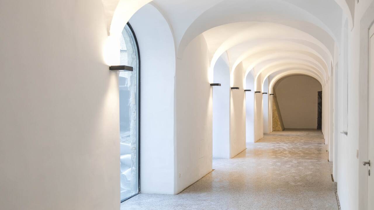 Blick in den Kreuzgang ohne Zwischenwände.  Blick in den Kreuzgang ohne Zwischenwände.