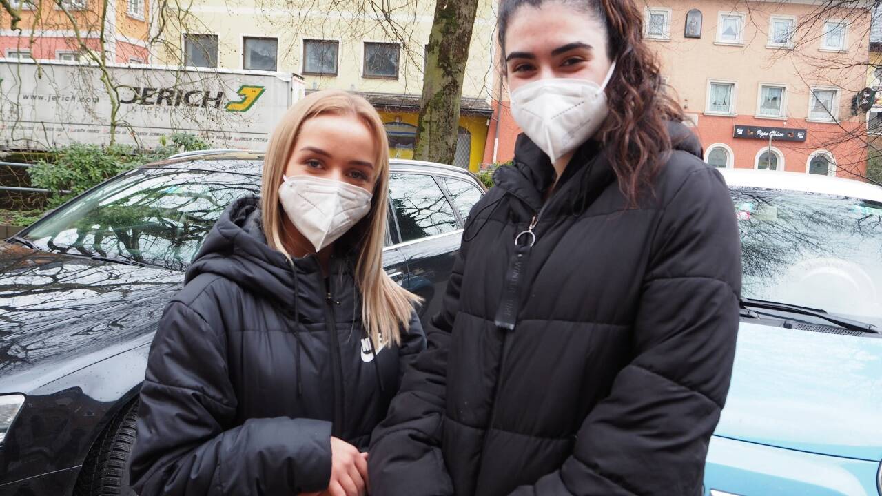 Jana Praxl und Elem Celik: „Warum gilt die Sperre nicht für das ganze Land?“ Jana Praxl und Elem Celik: „Warum gilt die Sperre nicht für das ganze Land?“