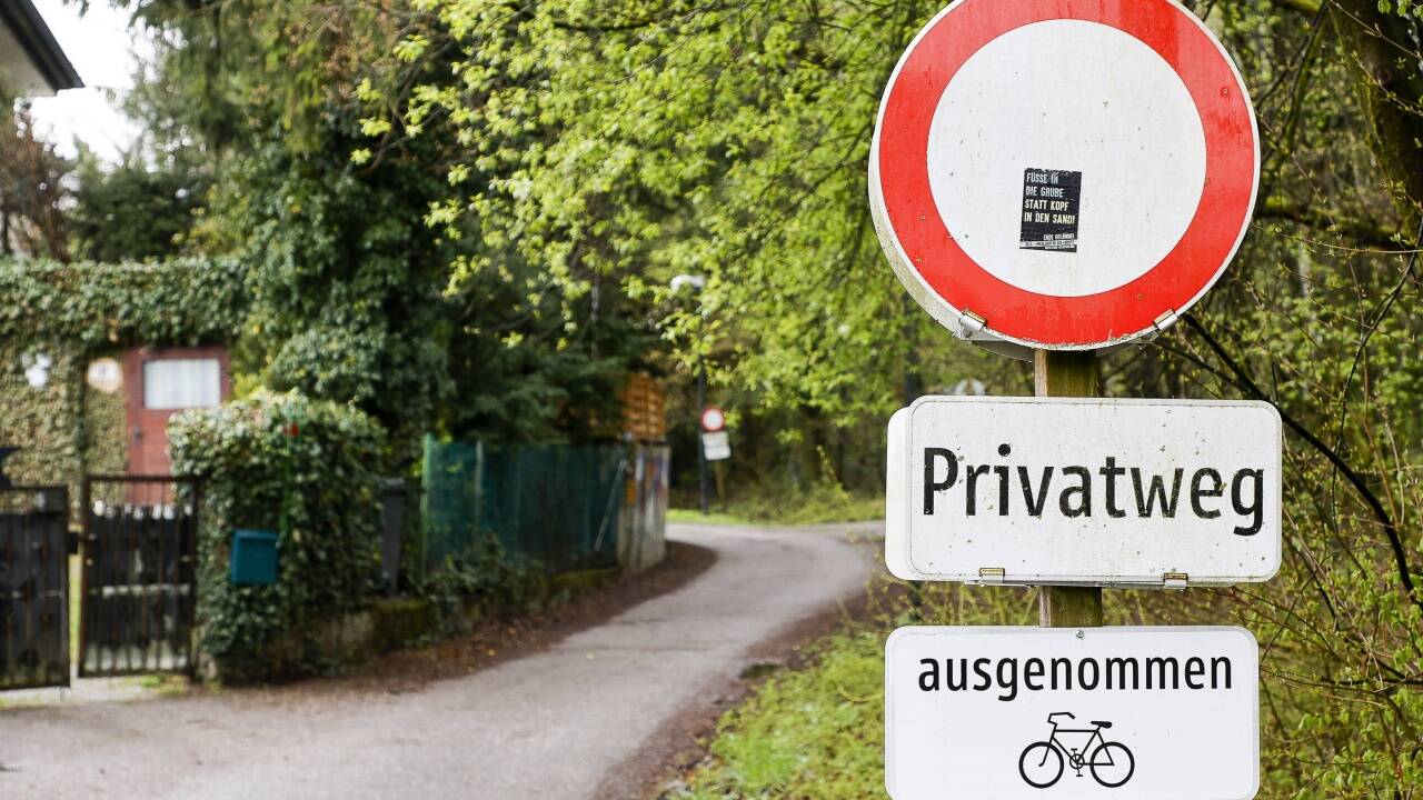 Im Thumegger Bezirk hat die Stadt die Wegedienstbarkeit im Vorjahr eingeklagt. Radfahren ist nun wieder erlaubt.  