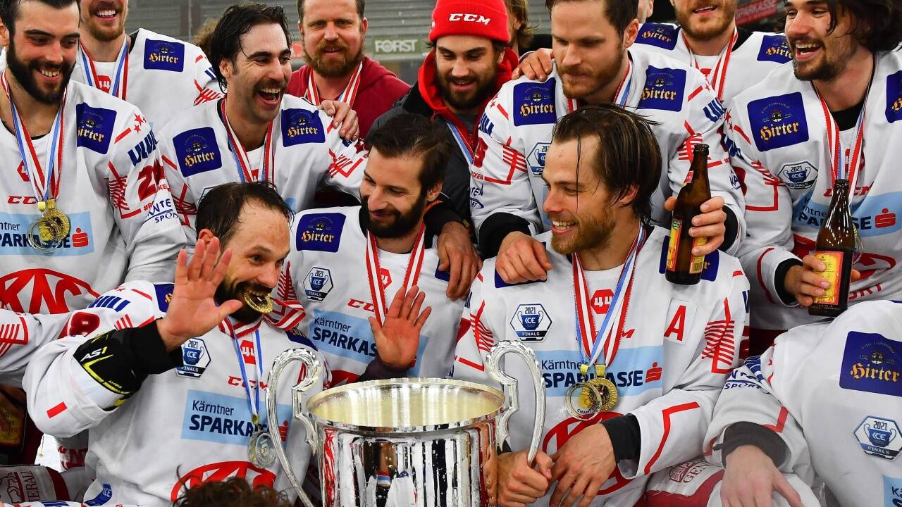 Thomas Koch (li./mit Medaille im Mund) kennt den Geschmack: es ist sein zehnter Titel. Thomas Koch (li./mit Medaille im Mund) kennt den Geschmack: es ist sein zehnter Titel.
