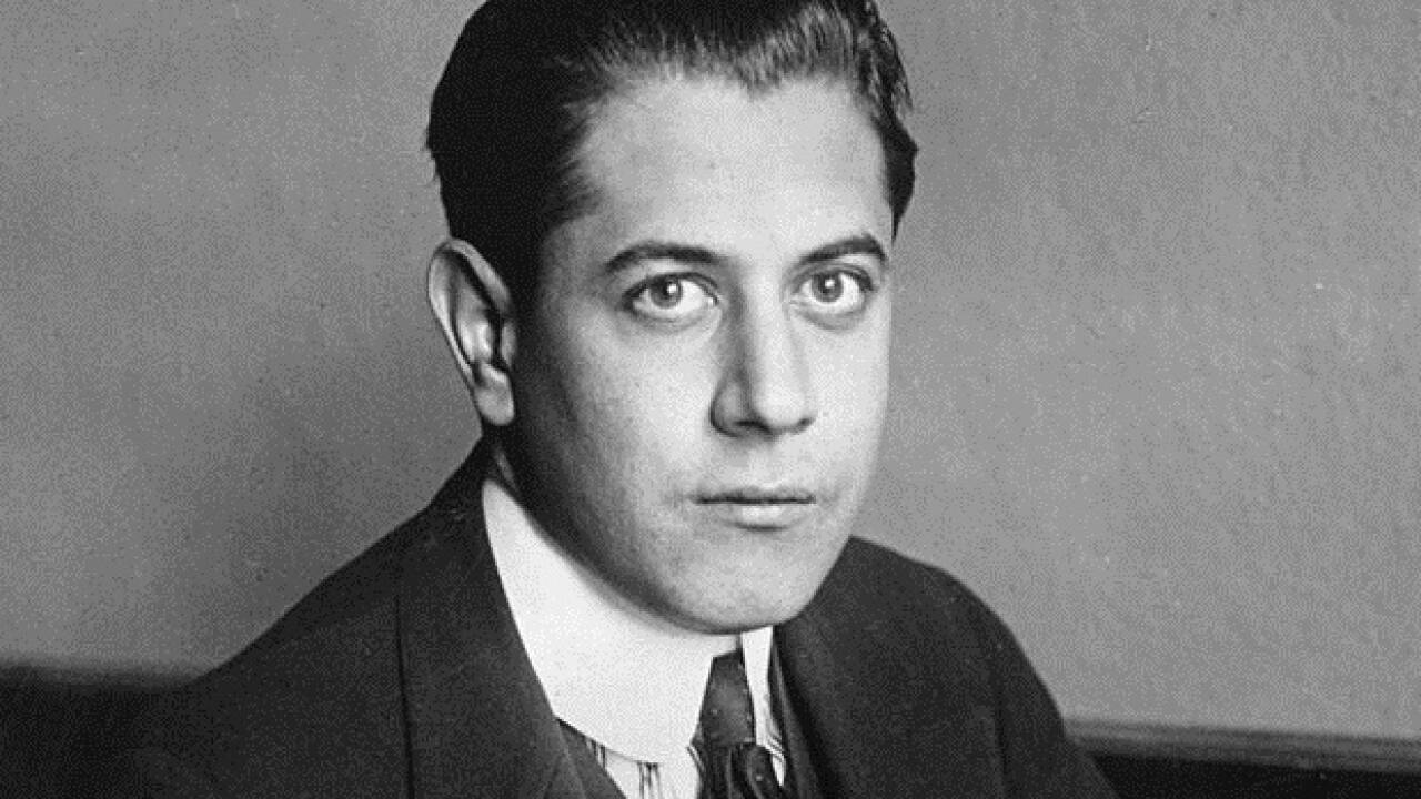 1921: Der Kubaner José Raúl Capablanca besiegt den seit 1894 ununterbrochenen Schachweltmeister, den Deutschen Emanuel Lasker. 1921: Der Kubaner José Raúl Capablanca besiegt den seit 1894 ununterbrochenen Schachweltmeister, den Deutschen Emanuel Lasker.