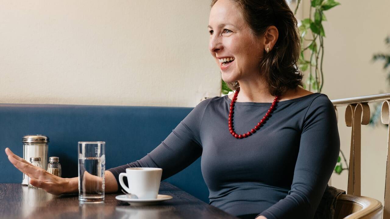 Barbara Prainsack: „Der größte Risikofaktor, an Covid-19 zu erkranken und einen schweren Krankheitsverlauf zu erleiden, war und ist Armut.“ 