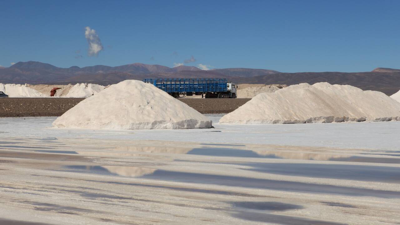 Die größten Lithium-Vorkommen befinden sich im „Lithium-Dreieck“ zwischen Bolivien, Argentinien und Chile. In Chile wird Lithium im Salar de Atacama im hohen Norden des Landes gefördert. 