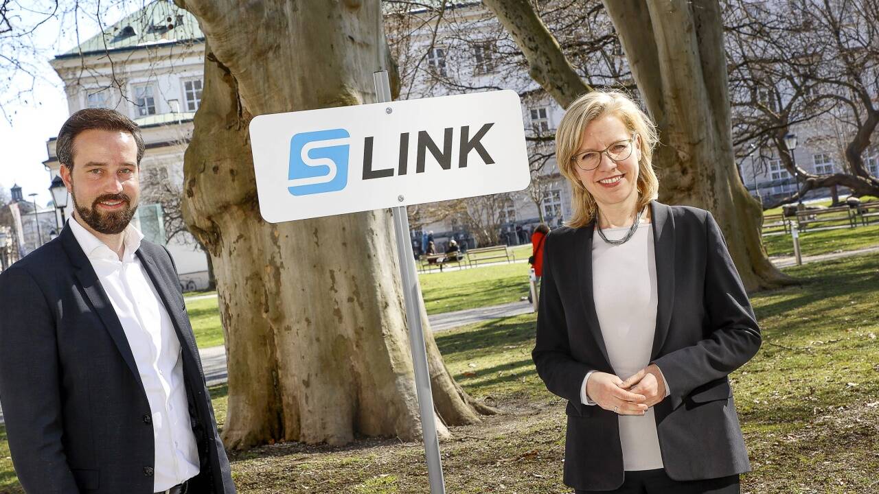 Verkehrslandesrat Stefan Schnöll und Verkehrsministerin Leonore Gewessler bei der Präsentation des Projekts S-Link Ende März.  
