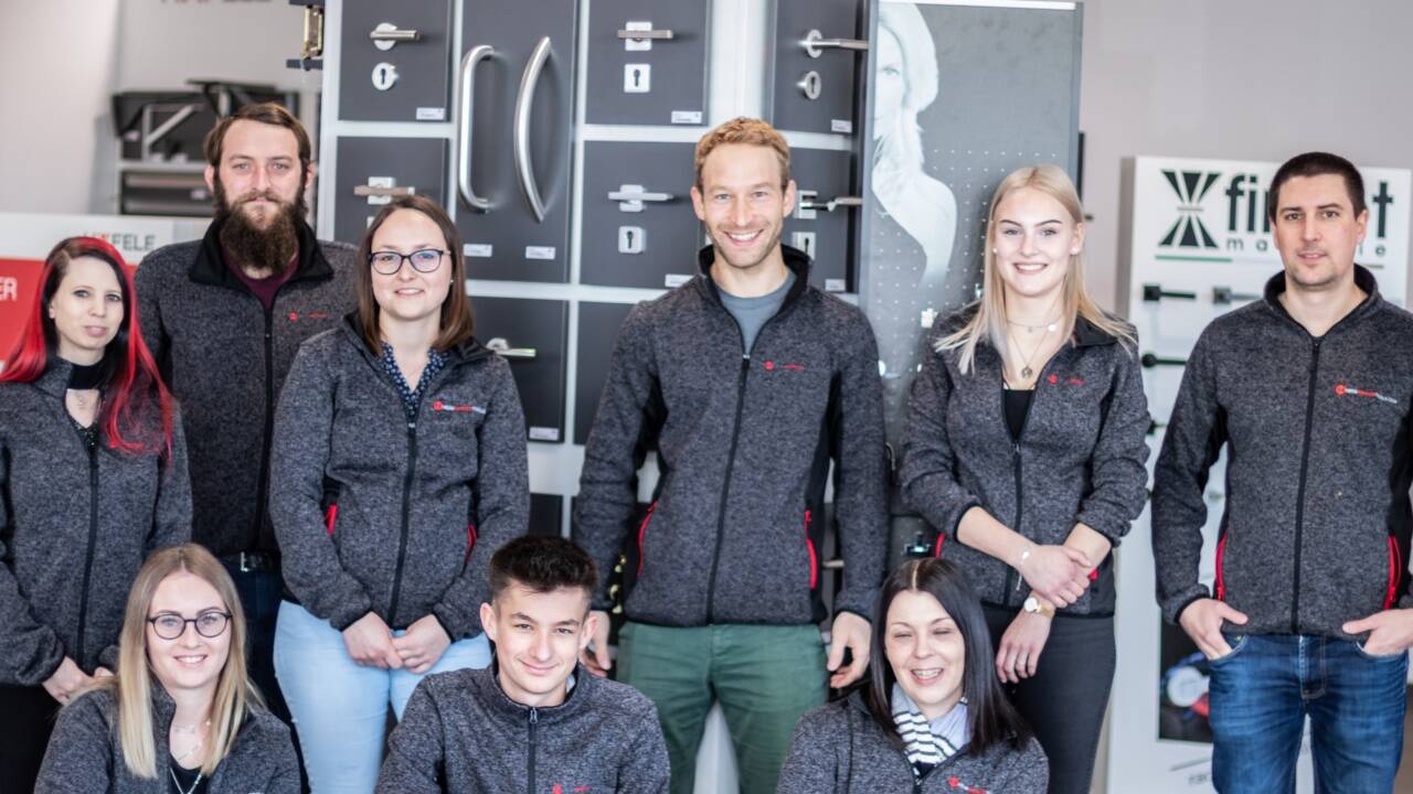 Markus Leitner und sein Team liefern, was ihre Kunden Zuhause brauchen. Markus Leitner und sein Team liefern, was ihre Kunden Zuhause brauchen.