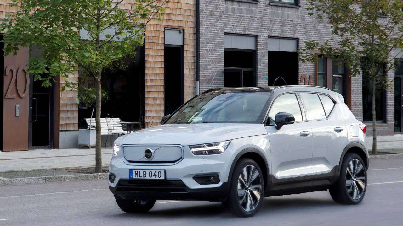 Bis auf den geschlossenen Kühlergrill bleibt der XC40 Recharge optisch unauffällig. 