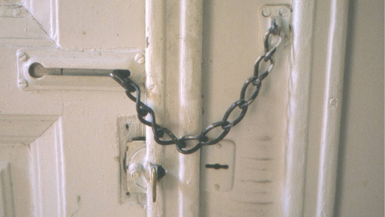 Im Lockdown und seit Beginn der Corona-Krise hat die Zahl der Anrufe bei der Frauenhelpline zugenommen.   Im Lockdown und seit Beginn der Corona-Krise hat die Zahl der Anrufe bei der Frauenhelpline zugenommen.