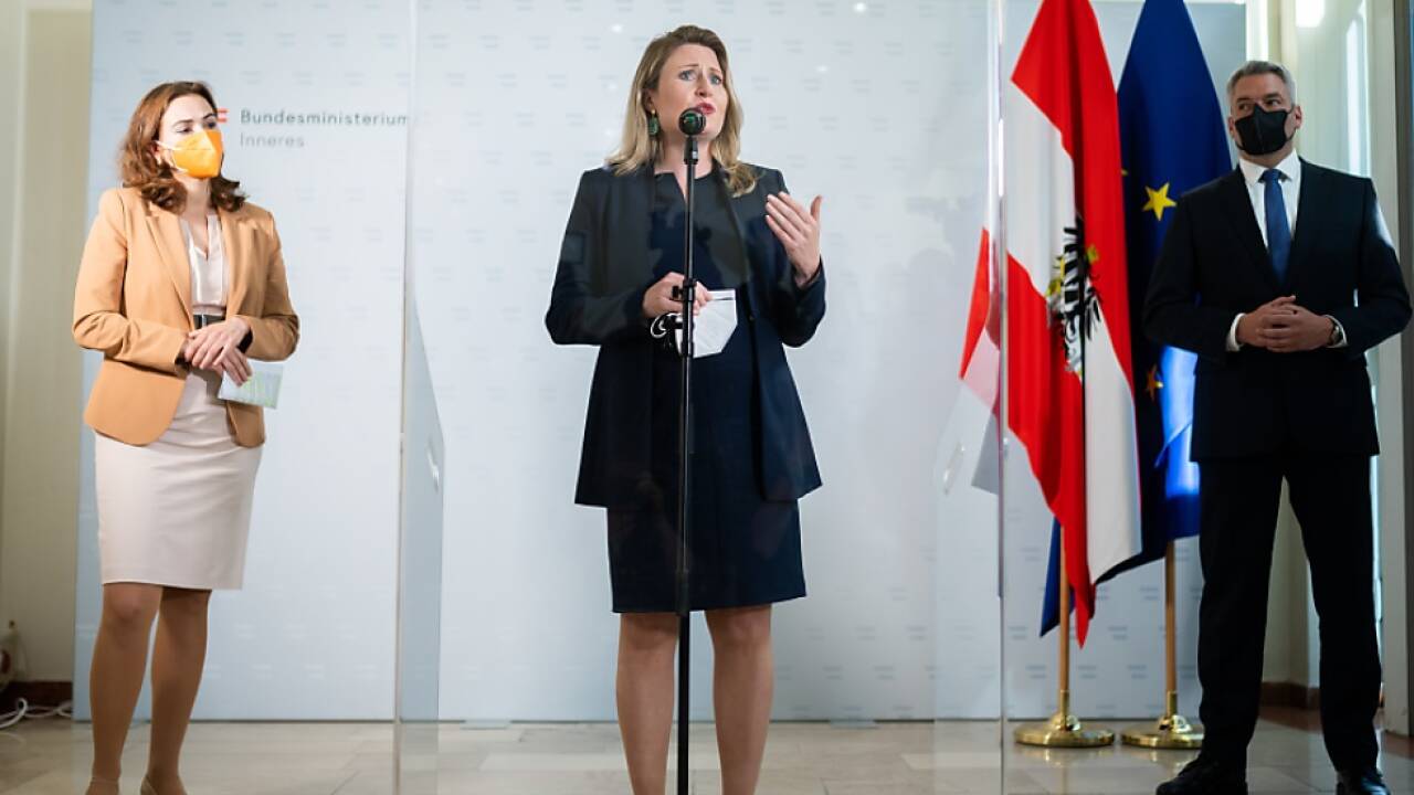 Frauenministerin will "an Ressourcenfrage gemeinsam arbeiten"  Frauenministerin will 'an Ressourcenfrage gemeinsam arbeiten'