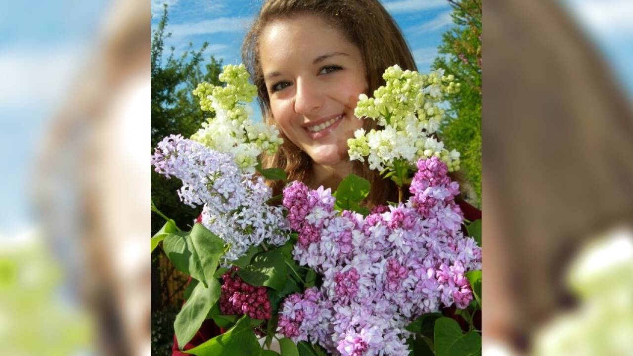 Sag’s durch die Blume – diesmal mit einem Flieder, der nicht mit Farben geizt.  