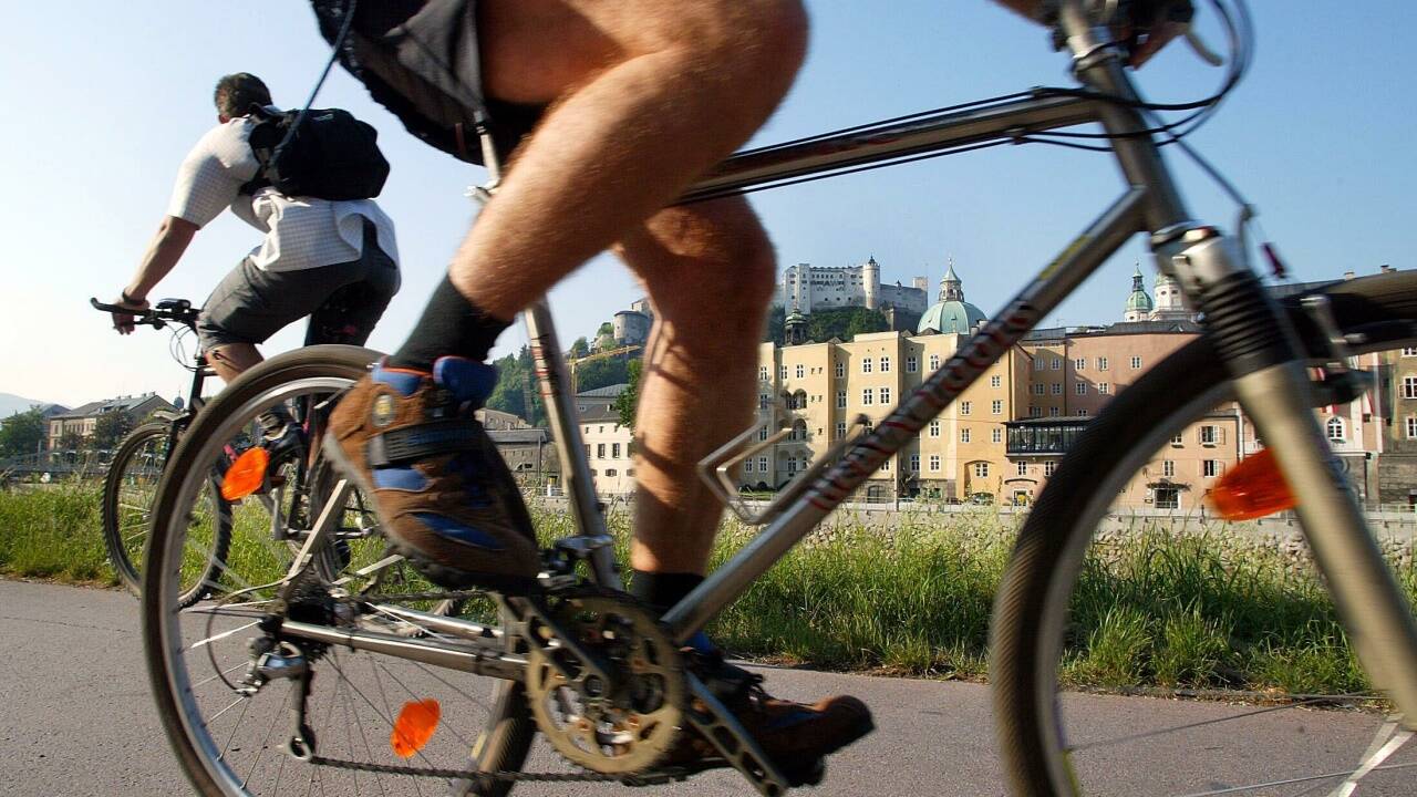 Die einen so, die anderen auch so – Radweg in Salzburg. 