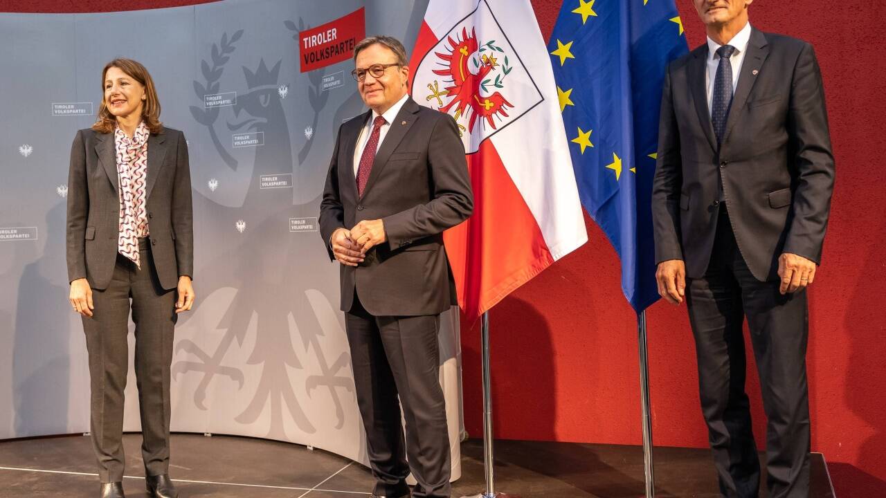 Landeshauptmann Günther Platter mit den beiden Neuen: Annette Leja und Anton Mattle. Landeshauptmann Günther Platter mit den beiden Neuen: Annette Leja und Anton Mattle.
