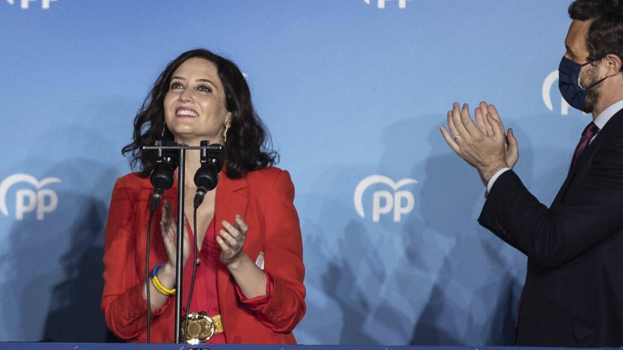 Die konservative Regierungschefin der spanischen Hauptstadtregion Madrid, Isabel Díaz Ayuso, hat vor allem mit ihrer Politik lascher Corona-Beschränkungen zugunsten der Wirtschaft einen historischen Sieg bei der Regionalwahl errungen.  Die konservative Regierungschefin der spanischen Hauptstadtregion Madrid, Isabel Díaz Ayuso, hat vor allem mit ihrer Politik lascher Corona-Beschränkungen zugunsten der Wirtschaft einen historischen Sieg bei der Regionalwahl errungen.