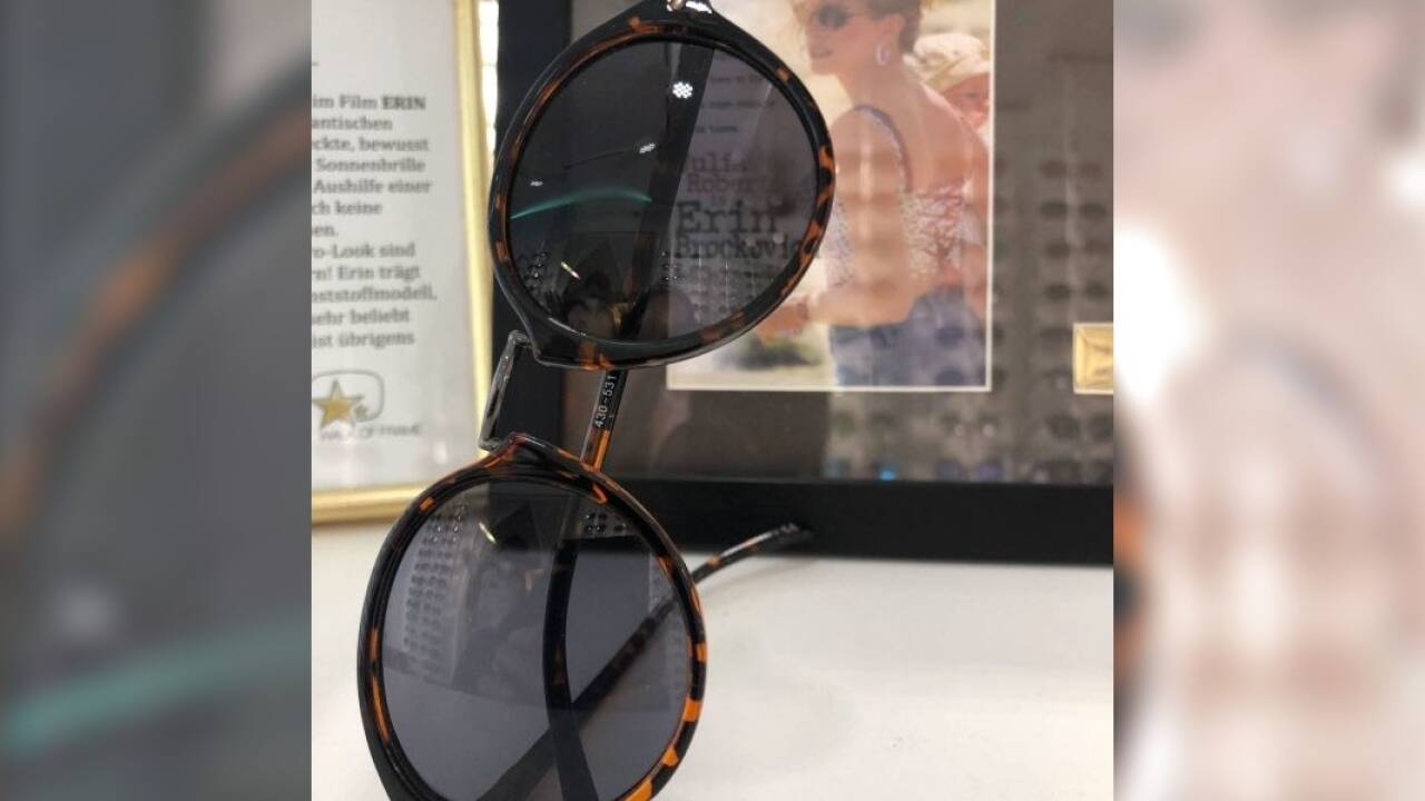 Die „billigste“ Brille bei Birgitte Ziegler dürfte die Erin Brockovich-Brille von Hollywood-Schauspielerin Julia Roberts sein.   Die „billigste“ Brille bei Birgitte Ziegler dürfte die Erin Brockovich-Brille von Hollywood-Schauspielerin Julia Roberts sein.