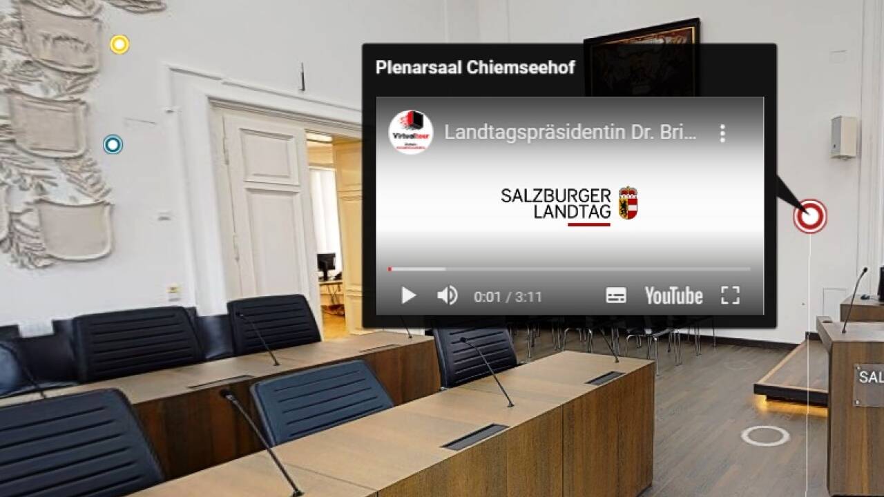 Im Plenarsaal des Chiemseehofs. 