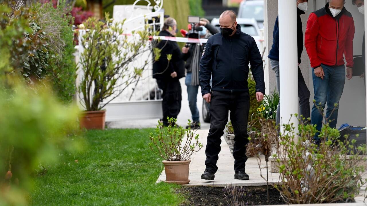 Ein 52-jähriger Salzburger, zuletzt Sicherheitsfachkraft und vormals Privatdetektiv, wurde jetzt wegen zweifachen Mordes angeklagt.  Ein 52-jähriger Salzburger, zuletzt Sicherheitsfachkraft und vormals Privatdetektiv, wurde jetzt wegen zweifachen Mordes angeklagt.