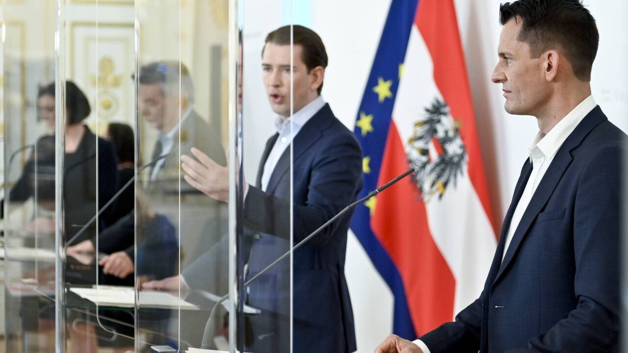 Bilder von der „Öffnungs-Pressekonferenz“.  