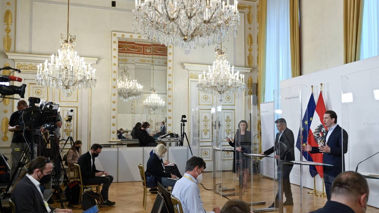 Bilder von der „Öffnungs-Pressekonferenz“.  