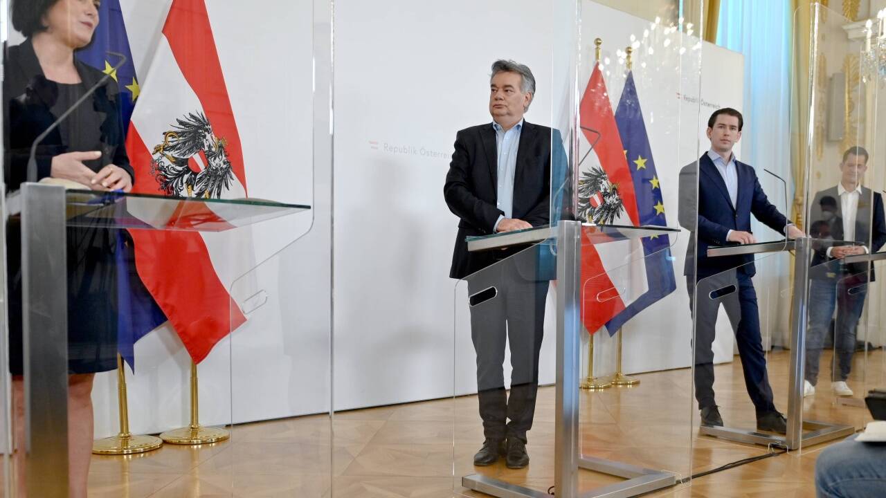 Bilder von der „Öffnungs-Pressekonferenz“.  