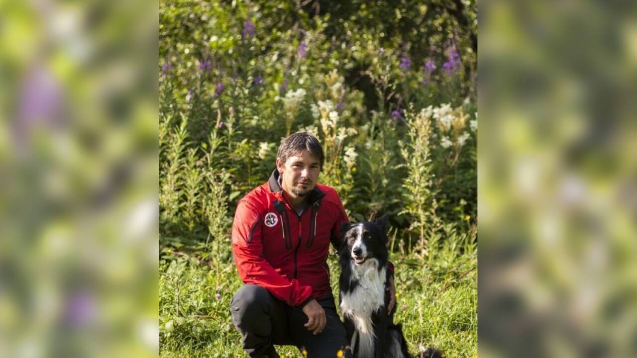 Ausbildungsleiter Clemens Haring von der Lawinen- und Vermisstensuchhundestaffel.  