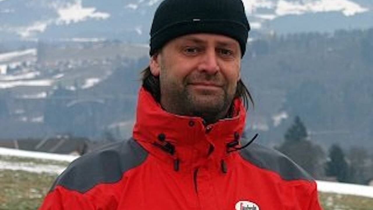Andreas Santner von der Lawinen- und Vermisstensuchhundestaffel.  
