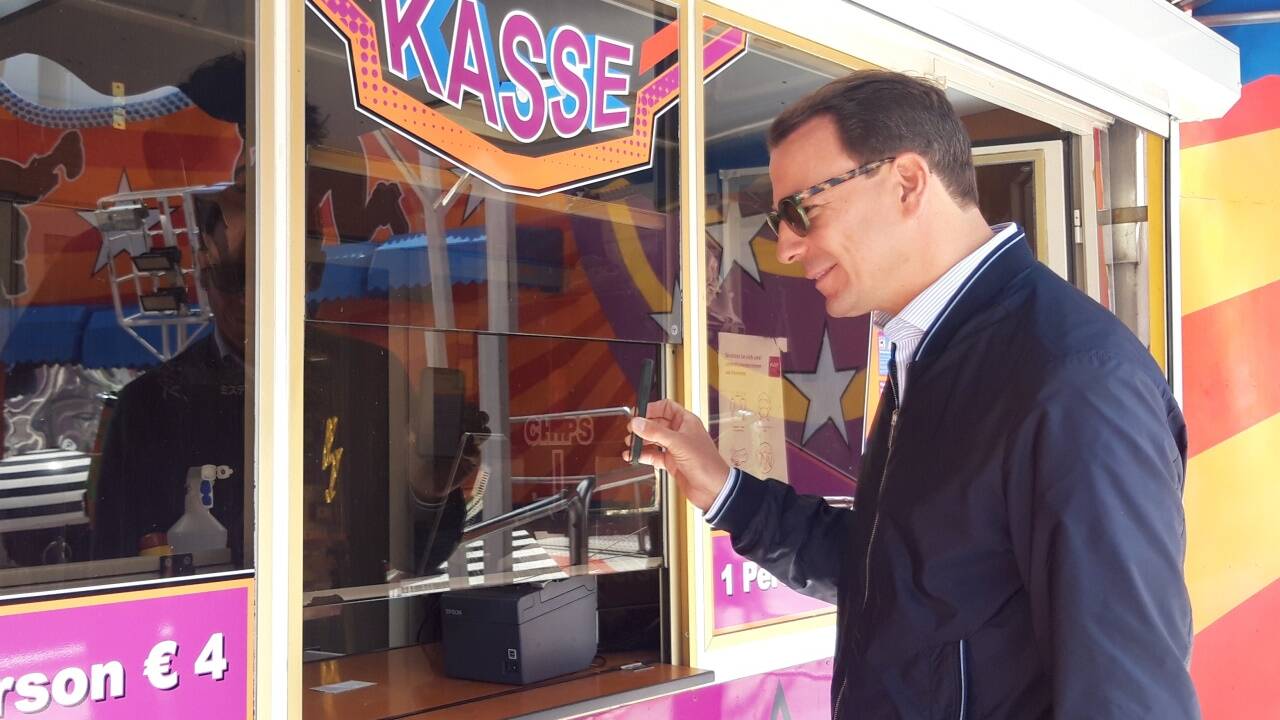 Vor dem Fahrspaß im Prater muss nachgewiesen werden, dass man geimpft, getestet oder genesen ist. Vor dem Fahrspaß im Prater muss nachgewiesen werden, dass man geimpft, getestet oder genesen ist.