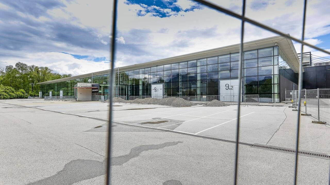 Der Parkplatz auf der Rückseite des Messezentrums Richtung Salzach setzt sich und muss dringend saniert werden. Darunter befindet sich eine ehemalige Mülldeponie.  