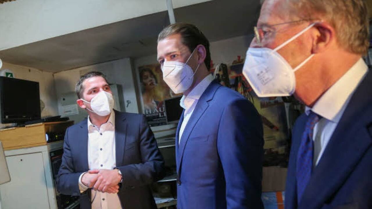 Alexander Krammer führte Sebastian Kurz und Wilfried Haslauer durchs Mozartkino. 