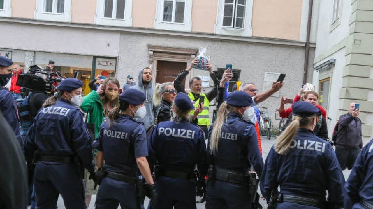 Lautstarke Demonstranten . 