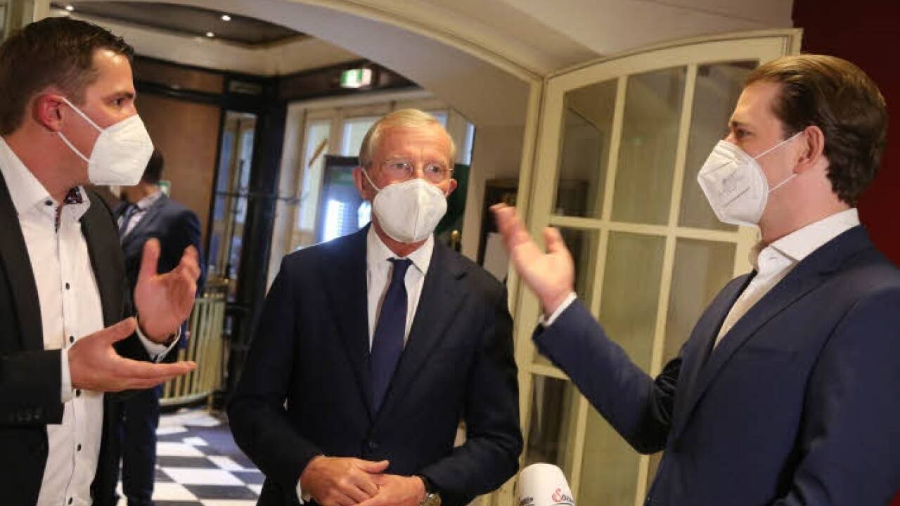 Alexander Krammer führte Sebastian Kurz und Wilfried Haslauer durchs Mozartkino. 