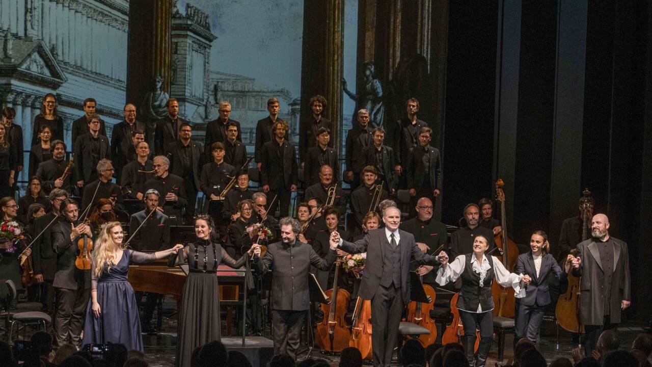 La clemenza di Tito 2021: Mélissa Petit (Servilia), Anna Prohaska (Vitellia), Gianluca Capuano (Musikalische Leitung), Charles Workman (Tito Vespasiano), Cecilia Bartoli (Sesto), Lea Desandre (Annio), Peter Kálmán (Publio), Bachchor Salzburg, Les Musiciens du Prince-Monaco am Samstagabend im Haus für Mozart bei den Pfingstfestspielen in Salzburg. <br> 