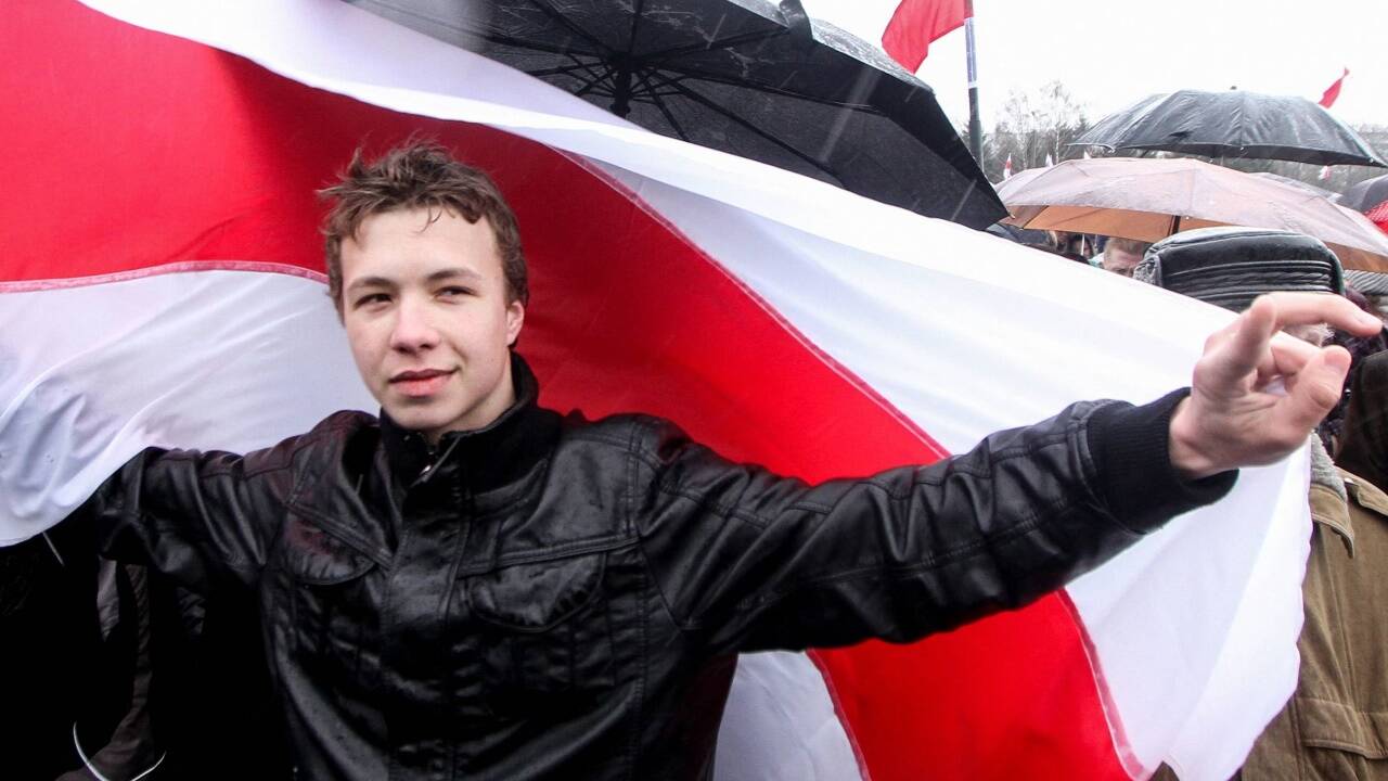 Roman Protassewitsch, einer der prominentesten oppositionellen Blogger Weißrusslands, wurde nach der Landung festgenommen. 
