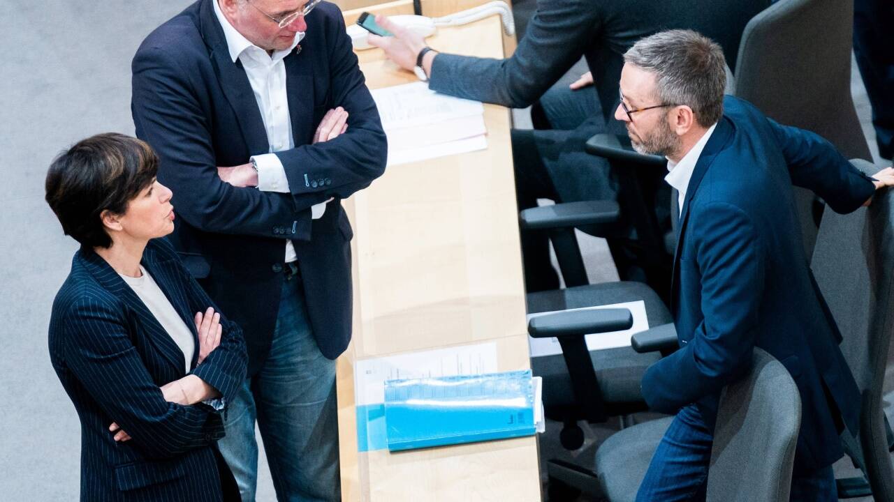 Vereint gegen die Regierung: SPÖ-Vorsitzende Pamela Rendi-Wagner, Vize-Klubchef Jörg Leichtfried und FPÖ-Klubchef Herbert Kickl im Parlament – hier zu sehen in glücklichen maskenlosen Tagen. Kickl erneuerte zuletzt sein Angebot an SPÖ, Grüne und Neos, gemeinsam die ÖVP aus dem Kanzleramt zu befördern. 