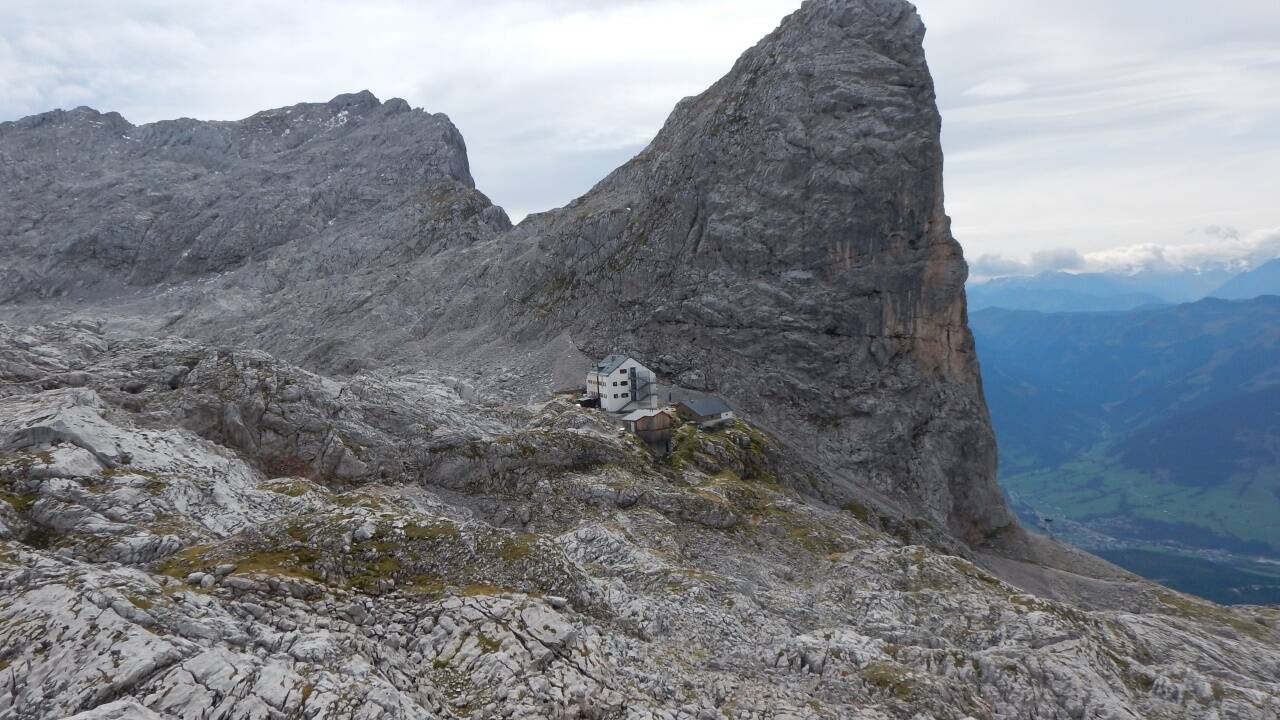 Das Riemannhaus hoch über dem Saalfeldner Becken. Werner Kuba ist der neue Wirt des Riemanhauses im Steinernen Meer.  