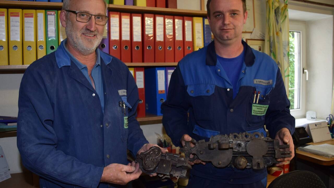 Josef und Stefan Geretschläger haben vom Vorgänger eine Sammlung alter Schlösser übernommen. 
