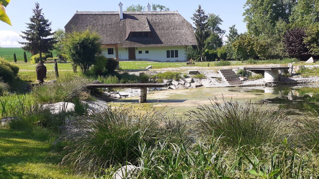 Die Fiedlmühle, früher ein „Bauernsacherl“, wurde mit viel Liebe renoviert. Der Investor Bernd B. wohnt darin zumeist im Sommer für einige Wochen. 
