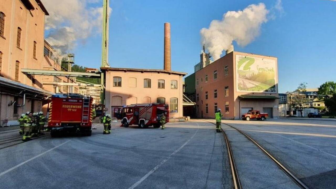 Bei der Firma AustroCel in Hallein ist am Mittwoch gegen 5.40 Uhr Schwefeldioxid ausgetreten. 