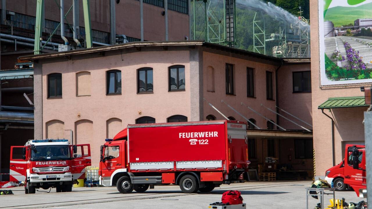 Bei der Firma AustroCel in Hallein ist am Mittwoch gegen 5.40 Uhr Schwefeldioxid ausgetreten. 