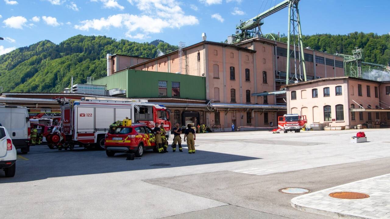 Bei der Firma AustroCel in Hallein ist am Mittwoch gegen 5.40 Uhr Schwefeldioxid ausgetreten. 