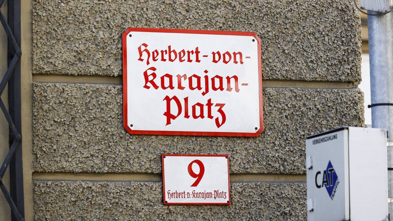 Der Herbert-von-Karajan-Platz wurde erst 1991 nach dem berühmten Dirigenten benannt.  