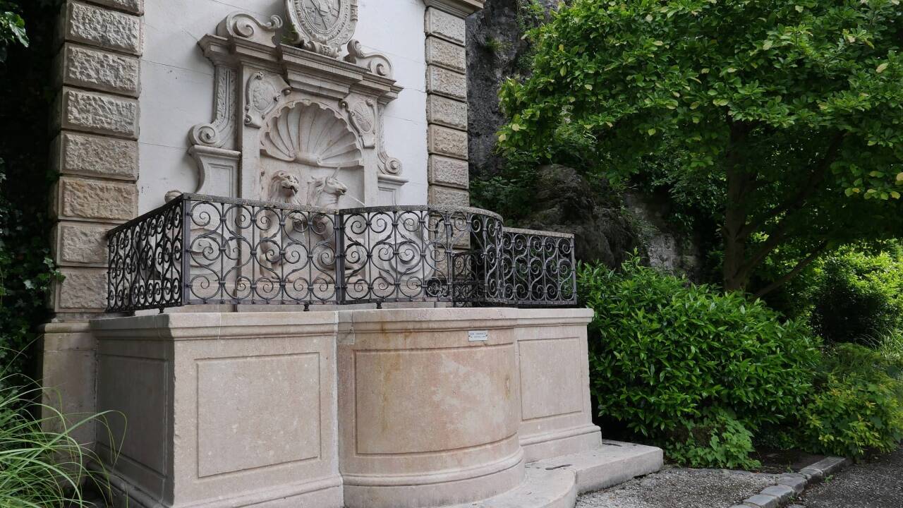 Ein Salzburger Stadtbrunnen, der mehr als 300 Jahre alt ist, aber „erst“ seit 130 Jahren hier am Äußeren Stein steht.  