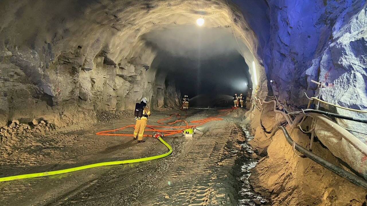 Bilder vom Einsatz in der Tunnelbaustelle. 