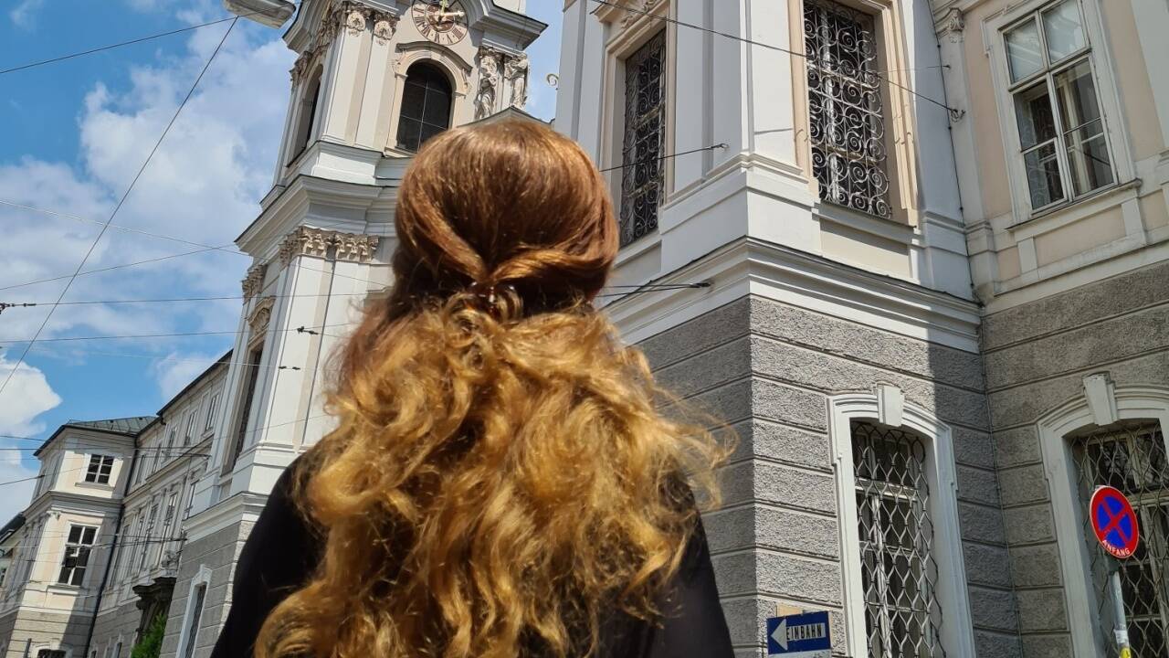Nach einer schwierigen Zeit blickt die 55-jährige Irakerin zuversichtlich in die Zukunft. Sie lebt derzeit in Salzburg-Schallmoos. Im Bild die Dreifaltigkeitskirche am Makartplatz in der Stadt Salzburg. Nach einer schwierigen Zeit blickt die 55-jährige Irakerin zuversichtlich in die Zukunft. Sie lebt derzeit in Salzburg-Schallmoos. Im Bild die Dreifaltigkeitskirche am Makartplatz in der Stadt Salzburg.