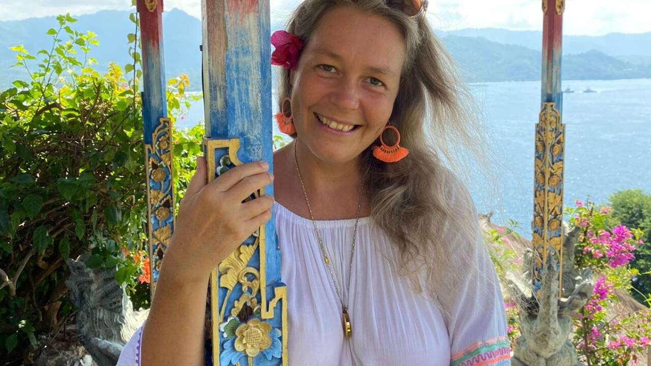Katharina Kaesbach lebt seit Oktober 2019 auf Bali. Zuvor war sie erfolgreiche Modeunternehmerin in Salzburg. Für ihr Modelabel „Katharina Kaesbach“ ist sie auf der Suche nach einem Nachfolger. Katharina Kaesbach lebt seit Oktober 2019 auf Bali. Zuvor war sie erfolgreiche Modeunternehmerin in Salzburg. Für ihr Modelabel „Katharina Kaesbach“ ist sie auf der Suche nach einem Nachfolger.