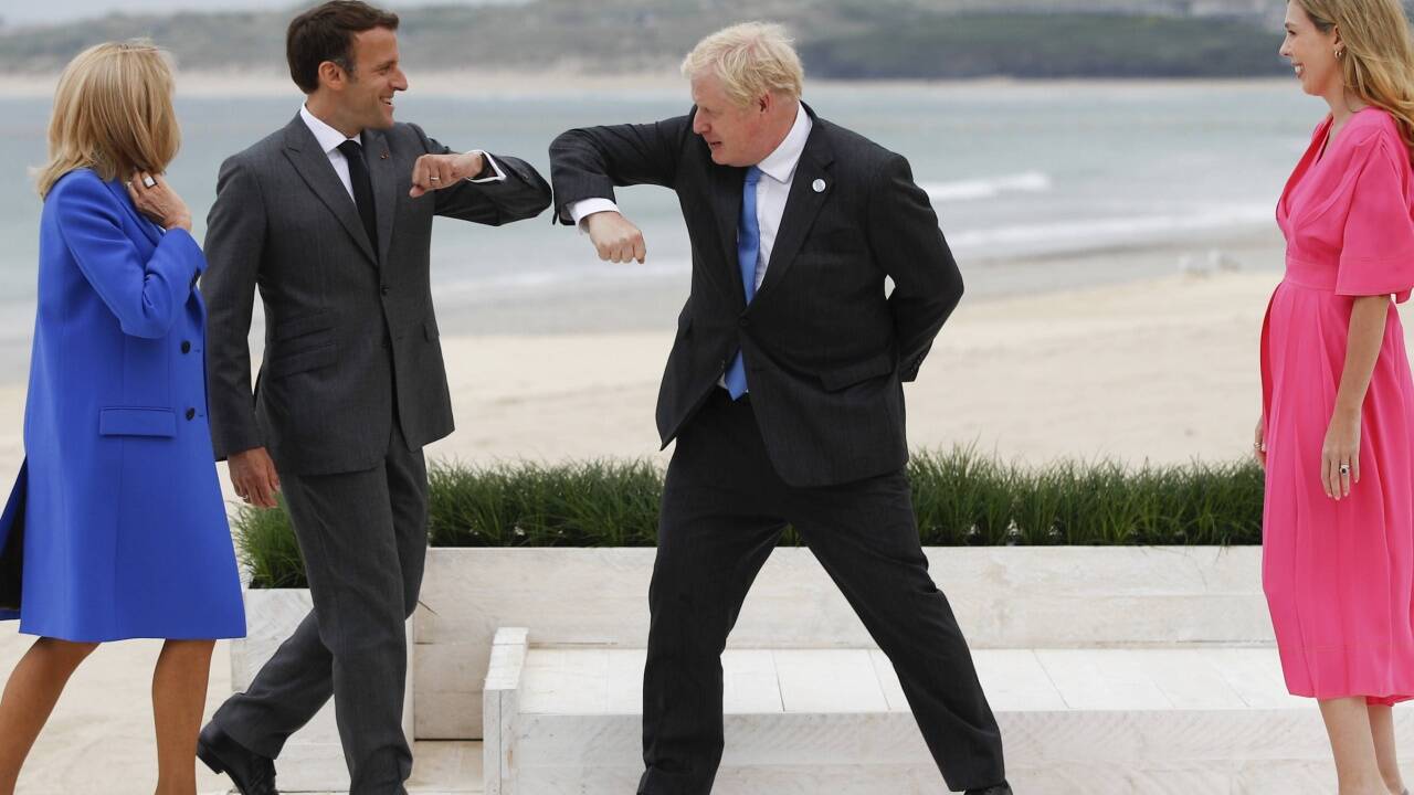 Freunde werden sie nicht mehr: Emmanuel Macron mit Frau Brigitte (l.) und Boris Johnson mit seiner Carrie.  